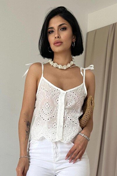 gl00my White Lace Embroidered Blouse