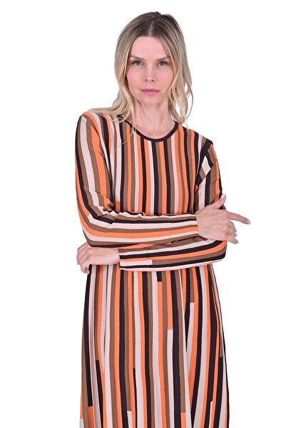 Invee فستان تريكو بيانو بني