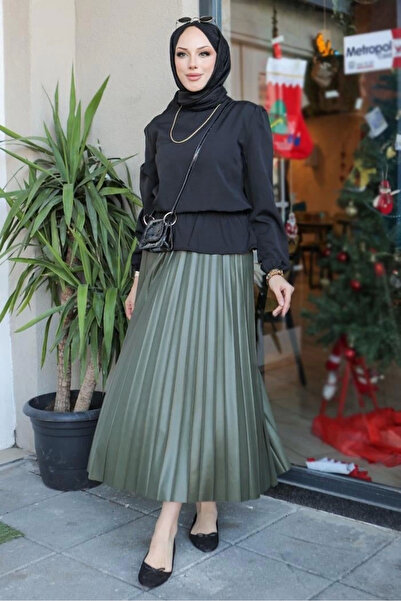 Lisinya Elegant and Modern Pleated Shiny Crepe Hidden Elastic Khaki Skirt () ...