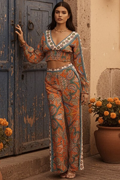 FASHION COCKTAIL Set de pantaloni crop cu mâneci din viscoză pentru femei Bohemian Summer Seaside - Decolteu în V cu model șal indian