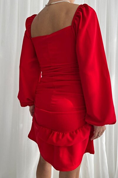 lovebox Ελαστική φούστα από ύφασμα κρεπ με λεπτομέρεια με διπλωμένο μανίκι σε κόκκινο μίνι φόρεμα 581878