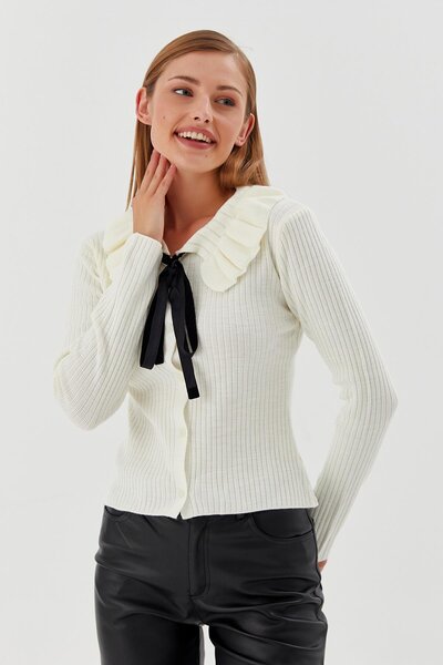 Shopping Shop Ruffle collar ribbed body with rope ties ecru