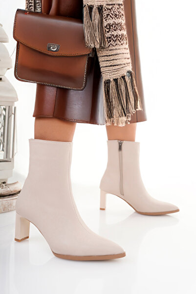 macella Zerda Sivri Burunlu Orta Topuklu Bej Kadın Bot – Zarif Günlük & Şık Kombin Uyumlu Kışlık Bot