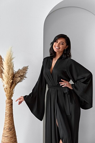 Juwana halat de dormit din satin din șifon negru. design elegant cu mâneci largi