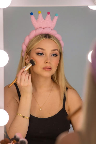 TAKIŞTIR تاج الملك باللون الوردي مع تفاصيل تاج منشفة رباط شعر سبا