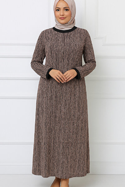 Giyinen Mağazaları Pudra Hasret Yuvarlak Yaka Havyar Baskı Şık Taş İşlemeli Anne Abiye Elbise