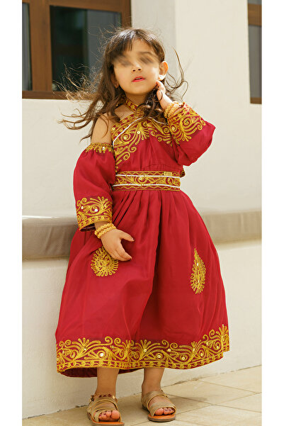 outline Luxurious red children's jalabiya with elegant gold embroidery