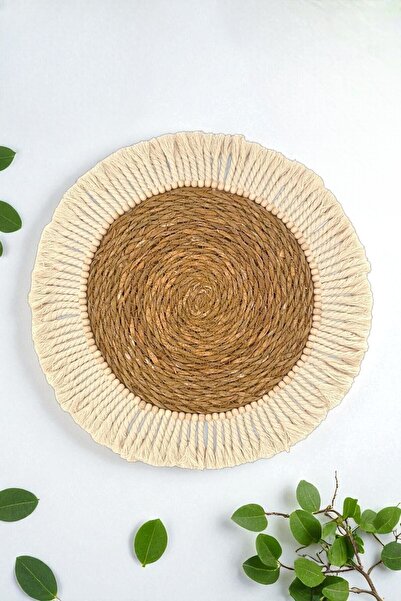 Stil Nord طبق مصنوع من الخيزران ومزين بتفاصيل مكرامية