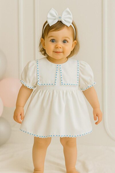 Hobidik Дівчача дитяча сукня з білої крепової тканини з синьою мереживною маргариткою