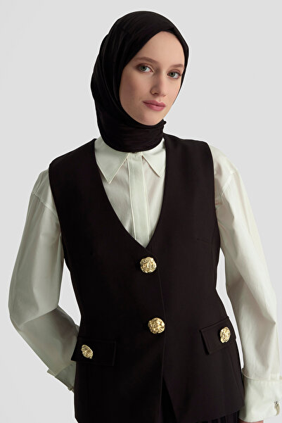 Armine Stylish Suit with Large Gold Buttons and Pleated Skirt for Autumn-Winter