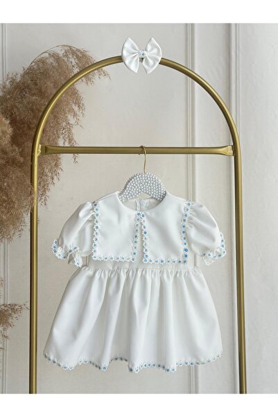 Hobidik Дівчача дитяча сукня з білої крепової тканини з синьою мереживною маргариткою