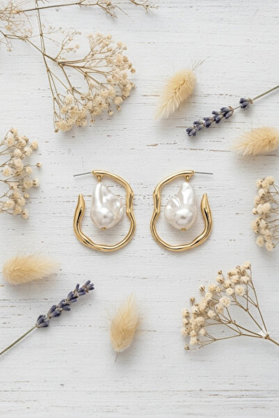 Sevilgülgünfinecrafts Trend Baroque Pearl Detailed Gold Hoop Earrings Asymmetric Pearl Dangle Modern Chic Earrings