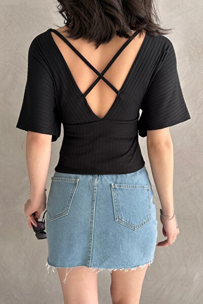 Fav Style Γυναικεία κοντομάνικη μπλούζα με διπλό στήθος με λαιμόκοψη V με λεπτομέρεια σταυρωτής ζώνης Μαύρη