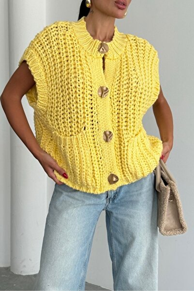 Noi Belis Soft Textured Knitwear Vest with Large Button Detail Aw25Yl0004