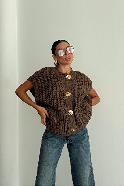 Noi Belis Soft Textured Knitwear Vest with Large Button Detail Aw25Yl0004