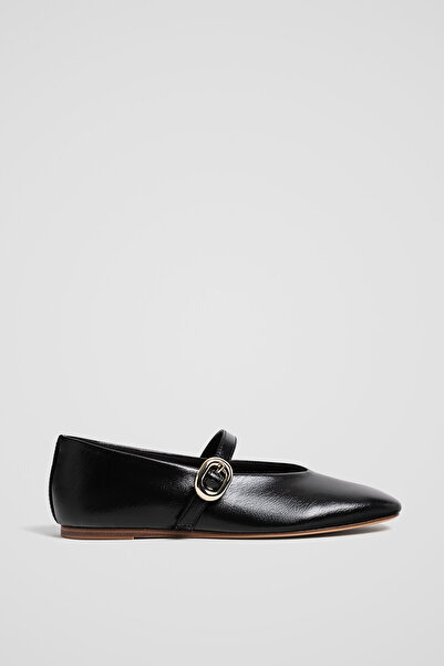Stradivarius Ballet flats with a round vamp
