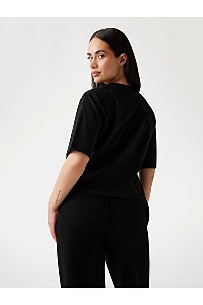 Guess Aurélie Women's Active Boxy Fit T-Shirt