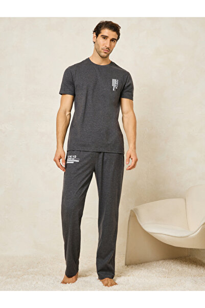 Styli Tokyo Print Crew Neck T-Shirt and Open Hem Pyjama Set