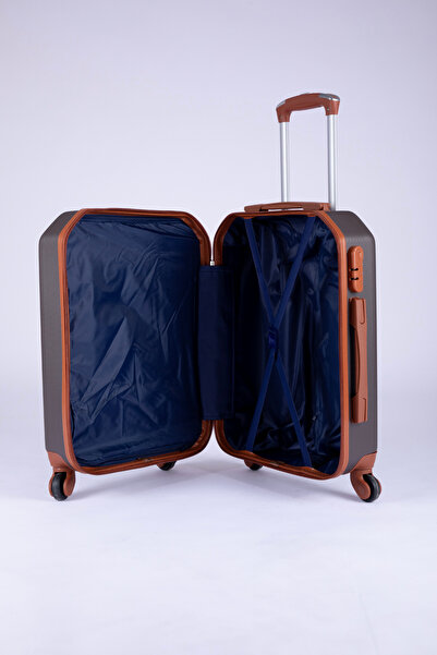 LİMRA 6-piece luggage set with a strong and sturdy design
