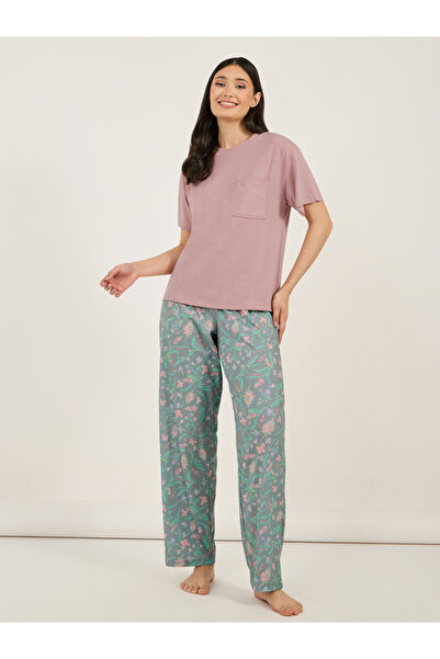 Styli طقم بيجاما بطبعة زهور وتيشيرت بياقة دائرية وكتف منسدل وجيوب على الصدر