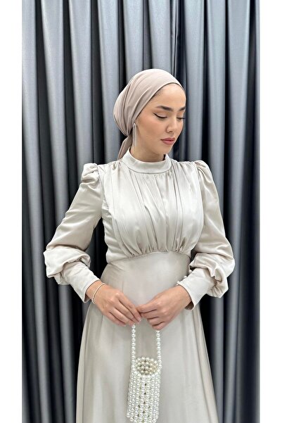MERVE TESETTÜR Kuyruklu Göğüs Drapeli Uzun Kol İncili Saten Abiye