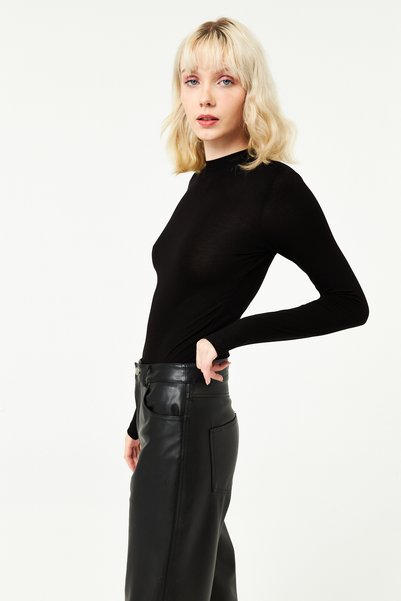mısstresa boutıque Women's Black and White Crew Neck Finger Detailed Bodysuit