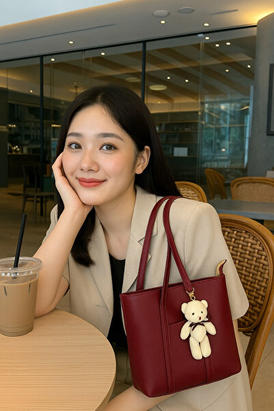 ESTUTE حقيبة كتف نسائية بتفاصيل ساحرة وجذابة