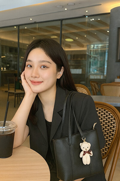 ESTUTE حقيبة كتف نسائية بتفاصيل ساحرة وجذابة