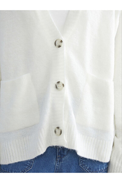 LC Waikiki Ekru V Yaka Oversize Kadın Triko Hırka