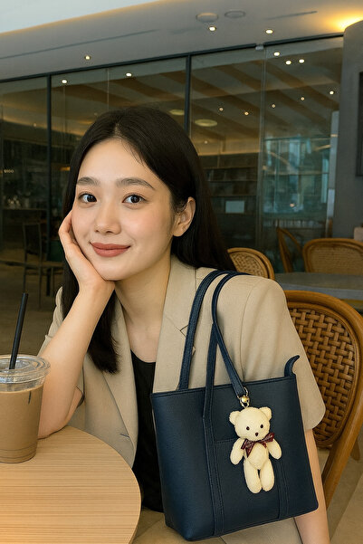 ESTUTE حقيبة كتف نسائية بتفاصيل ساحرة وجذابة