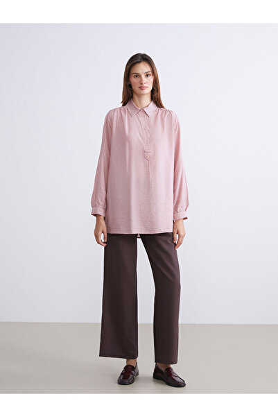 LC Waikiki قميص وردي اللون بياقة مخططة وتصميم فضفاض للنساء