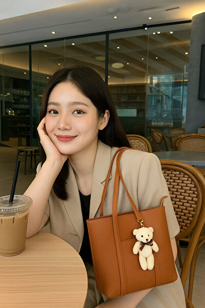 ESTUTE Γυναικεία τσάντα ώμου με χαριτωμένη λεπτομέρεια γοητείας