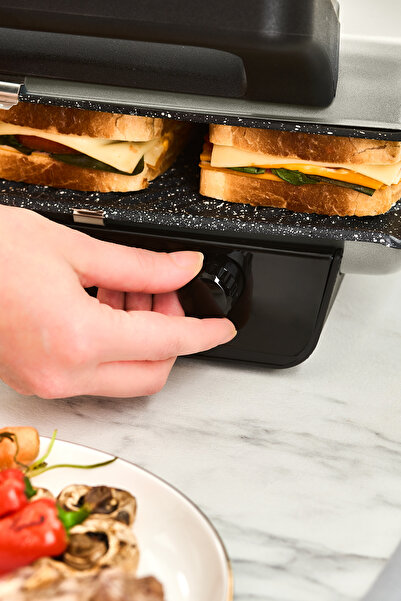 Karaca Crust Grill Toast Izgara Ve Tost Makinesi 6 Dilim Mat Krem