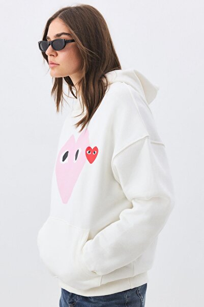 Trendiz Unisex Pink & Red Heart Sweatshirt White