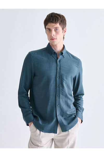 LC Waikiki قميص رجالي من قماش دوريول بأكمام طويلة وقصة عادية من بترول