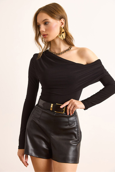 Olalook Women's Black Asymmetrical Drape Detailed Sandy Blouse Blz-19003101