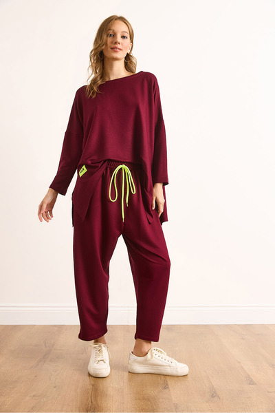 Olalook Γυναικείο σετ φόρμας με ασύμμετρη κοπή με λεπτομέρεια από μπορντό χρώμα και δαντέλα ETKM-0000072