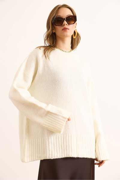 Olalook Women's Ecru Crew Neck Thick Banded Oversize Knitwear Sweater Kzk-19000988