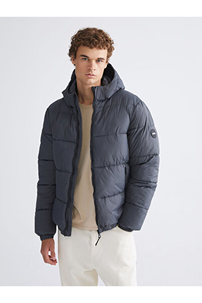 LC Waikiki معطف منفوخ للرجال بغطاء رأس من أنثراسايت ستاندرد فورم