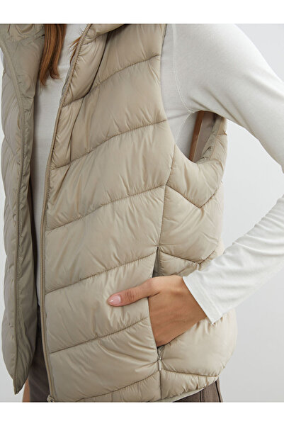 LC Waikiki Kapüşonlu Kadın Şişme Yelek