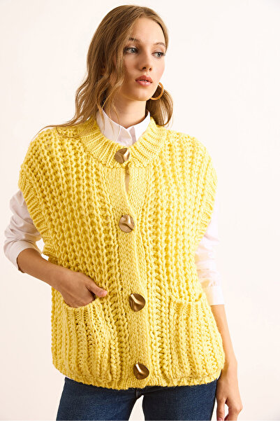 Olalook Women's Yellow Thick Knitted Cardigan with Large Buttons Hrk-19000382