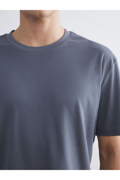 LC Waikiki Λαμπερές επιλογές από το Shining Store |   Ανδρικό μπλουζάκι με κοντό μανίκι με λαιμόκοψη