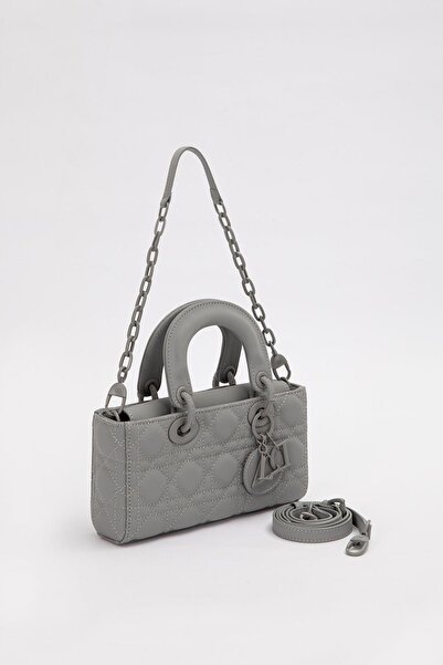 Levidor Quilted Handbag with Gray Chain Accessory