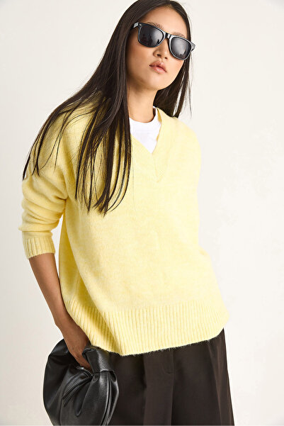 Bianco Lucci Women's V-Neck Knitwear Sweater