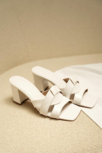 LamintaGlobal Sofia White Asymmetrical Cut Thick Heeled Women's Slippers