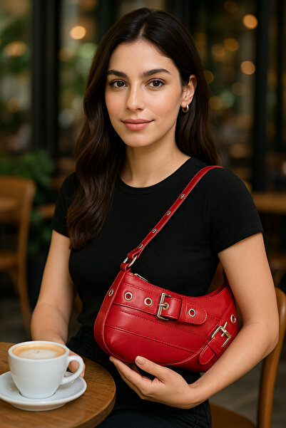 ESTUTE Lüks Zımba Detaylı Baget Omuz Çantası