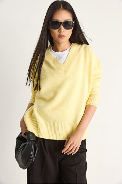 Bianco Lucci Women's V-Neck Knitwear Sweater