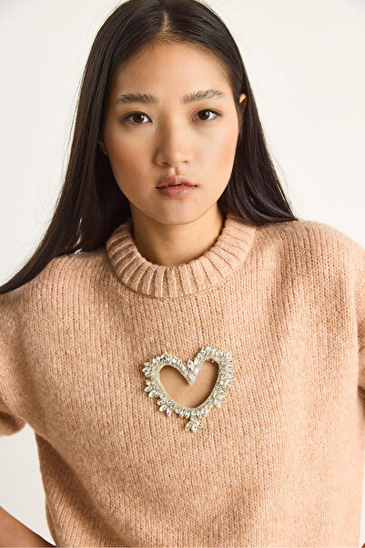 Bianco Lucci Γυναικείο Πλεκτό Πουλόβερ με Καρδιά Λεπτομέρεια Κεντημένη Πέτρα 60261249