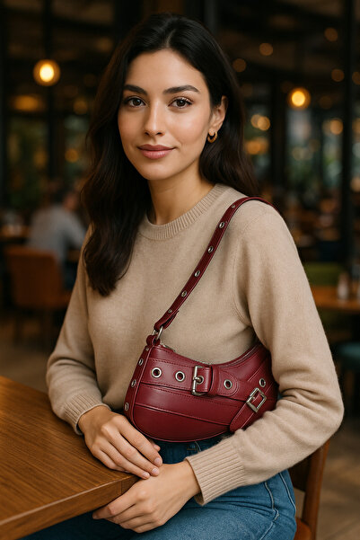 ESTUTE Lüks Zımba Detaylı Baget Omuz Çantası