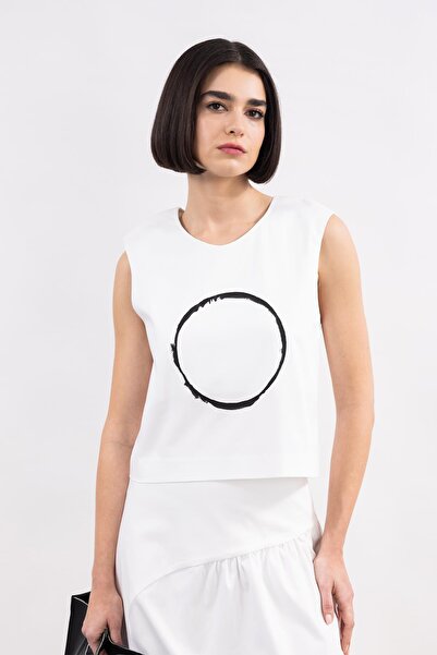 MİİN BEYAZ KOLSUZ ÖNÜ DAİRE DESEN EL BOYAMASI SATEN TOP